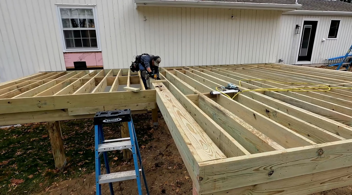 Licensed deck builders at work in Albany, GA